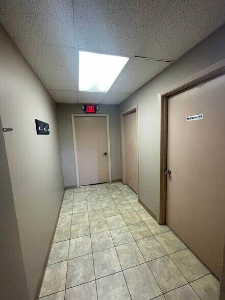 More Photos Of 522 S Main St, Elkhart Storefront Retail Residential For Lease