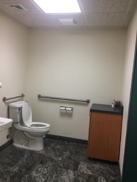 More Photos Of 1666 Newbridge Rd, North Bellmore Office For Sale