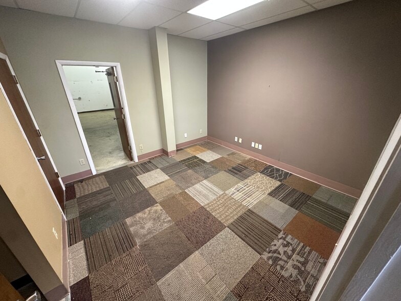 More Photos Of 9225 Ulmerton Rd, Largo Light Manufacturing For Sale