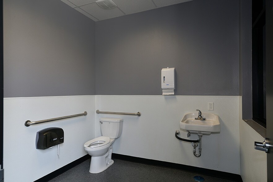 More Photos Of 8101 Kuykendahl Rd, The Woodlands Office For Lease