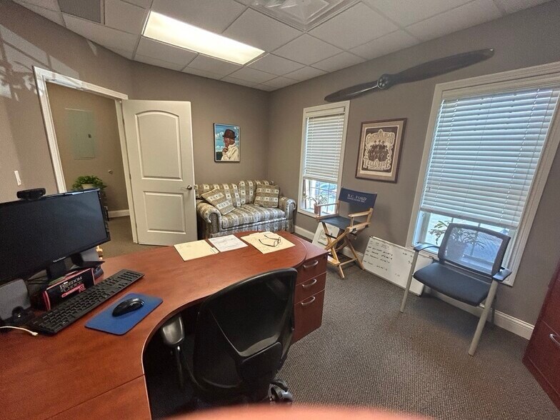 More Photos Of 5084 Wooster Rd, Cincinnati Medical For Sale