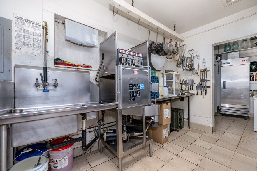 More Photos Of 15432 Washington Rd, Washington Storefront Retail Residential For Sale