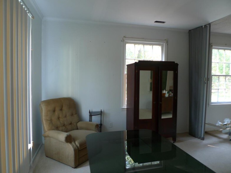 More Photos Of 7024 North Rd, North Religious Facility For Sale