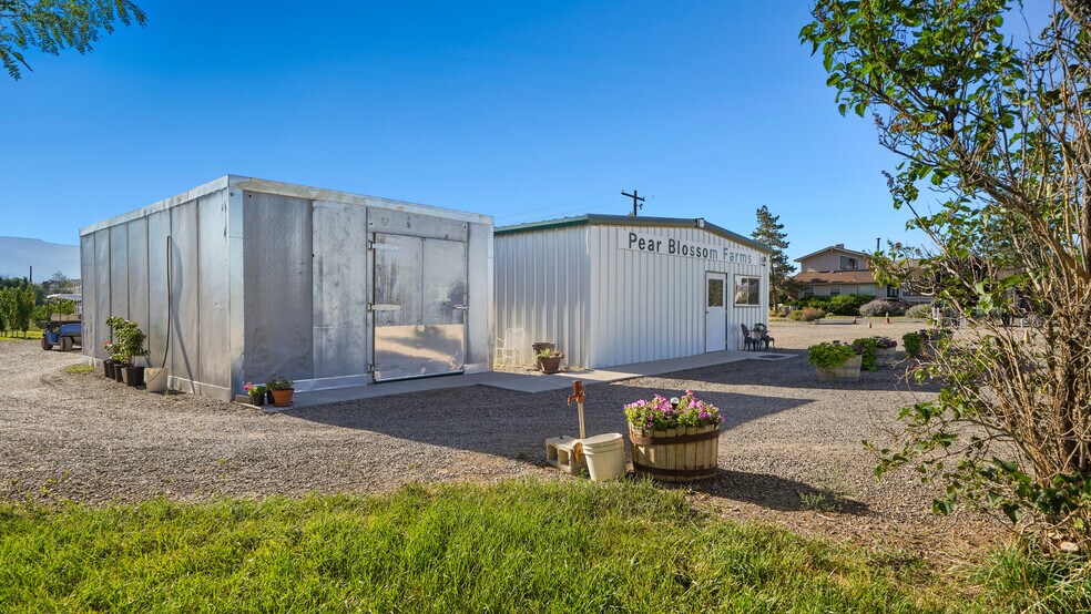 More Photos Of 3376 C Rd, Palisade Specialty For Sale