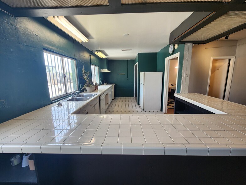 More Photos Of 953 S Raymond Ave, Pasadena Service For Lease