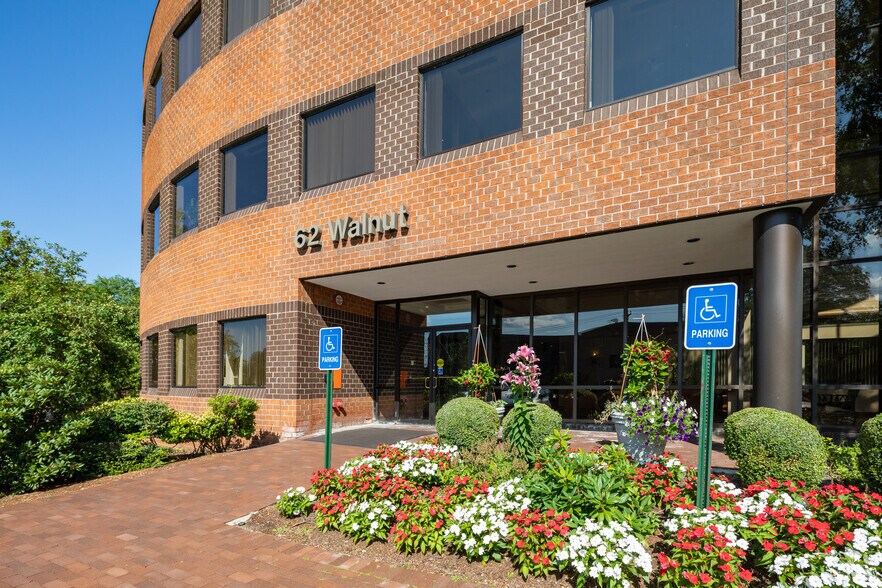 More Photos Of 62 Walnut St, Wellesley Office For Lease