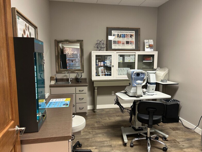 More Photos Of 304 W Highway 38, Hartford Office For Lease