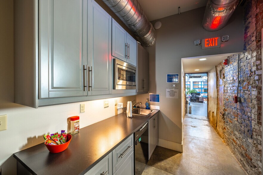 More Photos Of 632 Russell St, Covington Research And Development For Lease