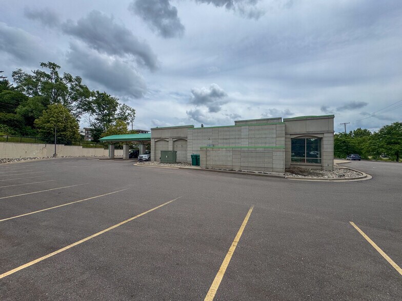 More Photos Of 4983 S Baldwin Rd, Lake Orion Bank For Sale