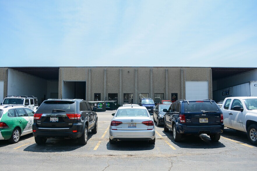 More Photos Of 28913 N Herky Dr, Lake Bluff Warehouse For Lease