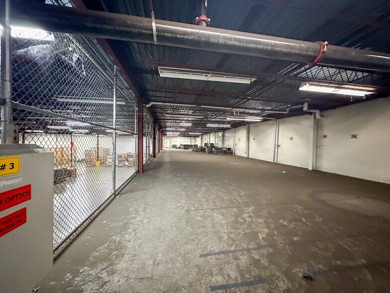 More Photos Of 300 Diamond Dr NW, Huntsville Warehouse For Lease