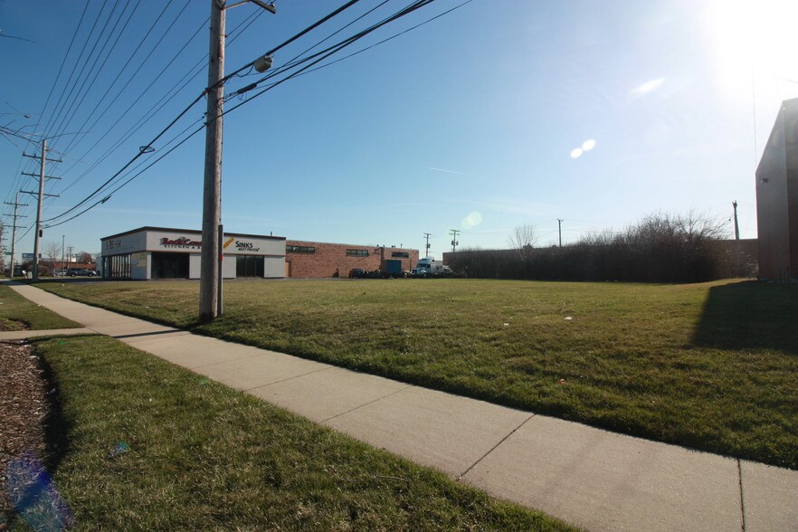 More Photos Of 1421 Busse Rd, Elk Grove Village Land For Lease