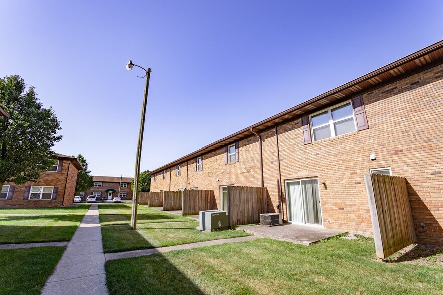 More Photos Of 2111 W Frederick Dr, Marion Apartments For Sale
