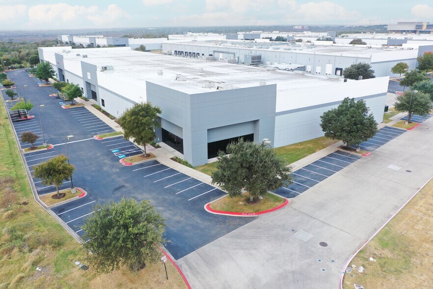 More Photos Of 6301 E Stassney Ln, Austin Warehouse For Lease