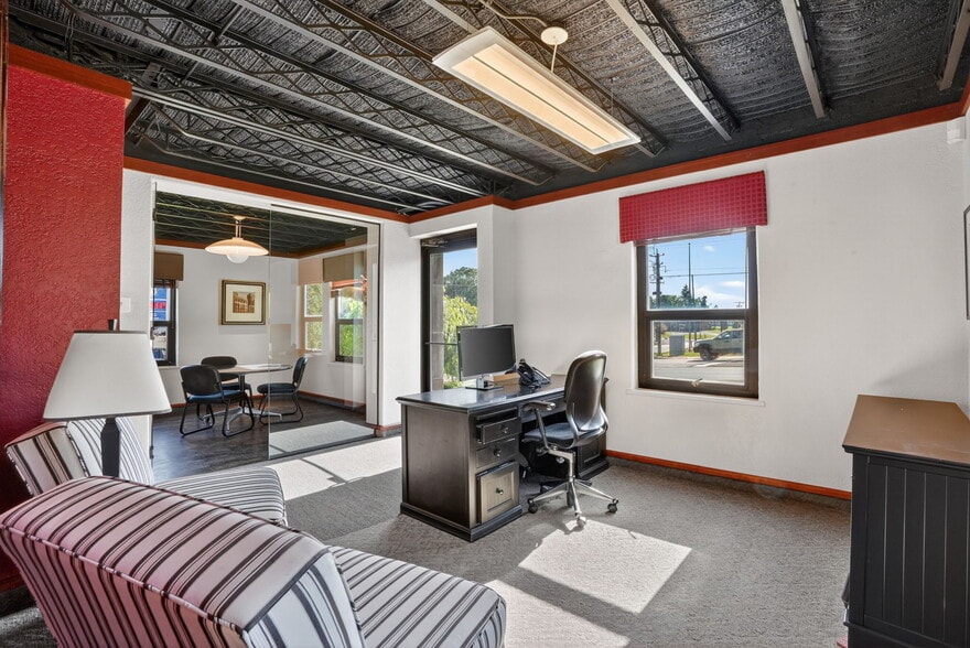 More Photos Of 1104 S Mitchell St, Cadillac Office For Sale