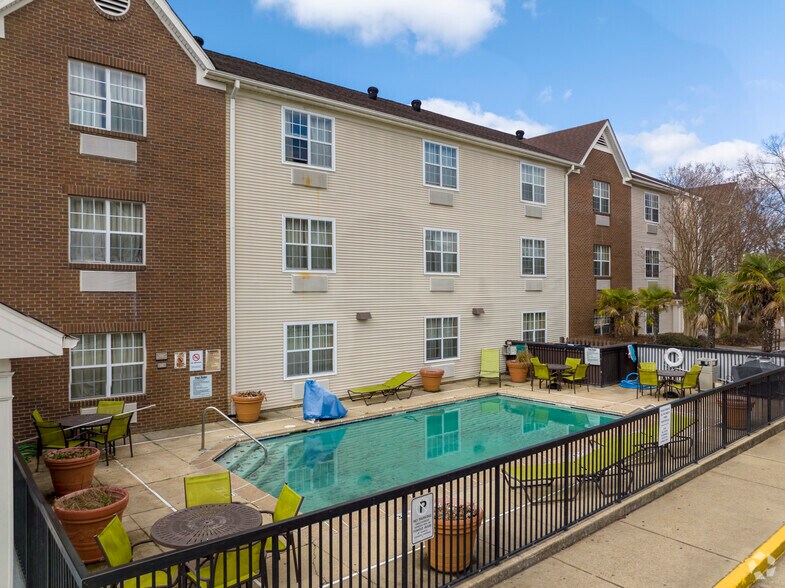 More Photos Of 572 E Beasley Rd, Jackson Hotel For Sale