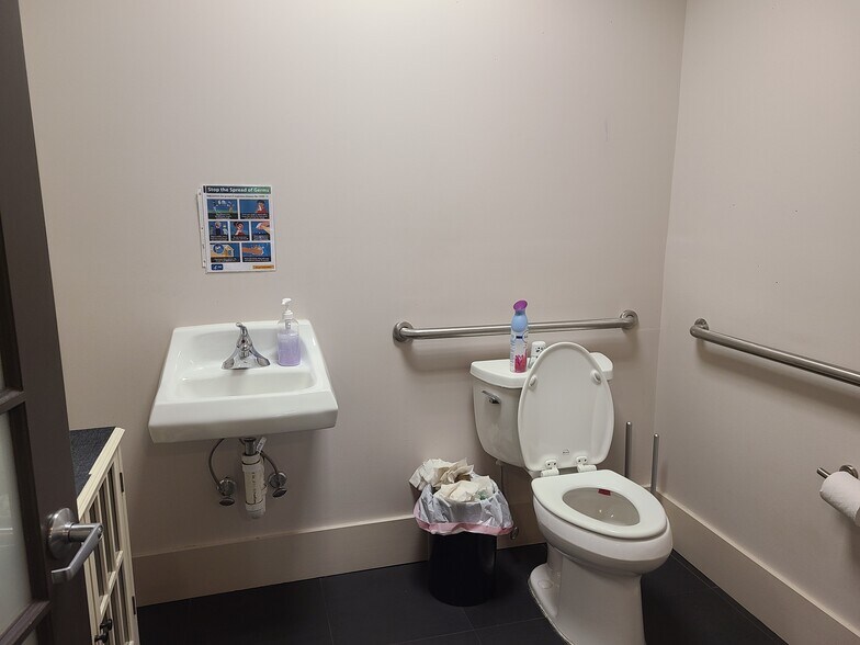 More Photos Of 5 Shore Ln, Bay Shore Apartments For Lease