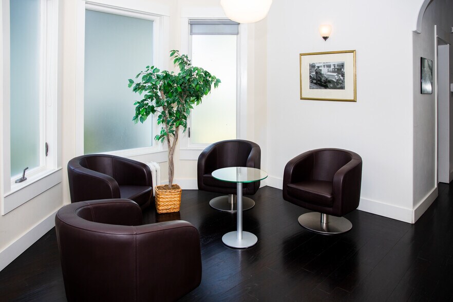 More Photos Of 2753 S Washington St, Seattle Office For Sale