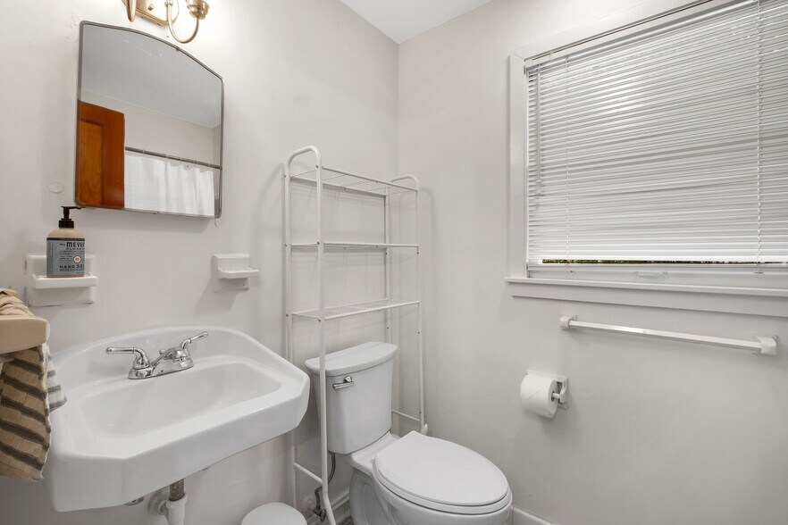 More Photos Of 231 E 5th Ave, Tallahassee Office For Sale