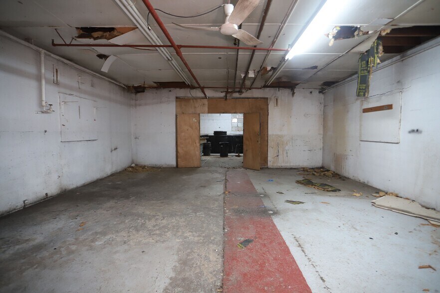 More Photos Of 136-138 34th St, Union City Warehouse For Lease