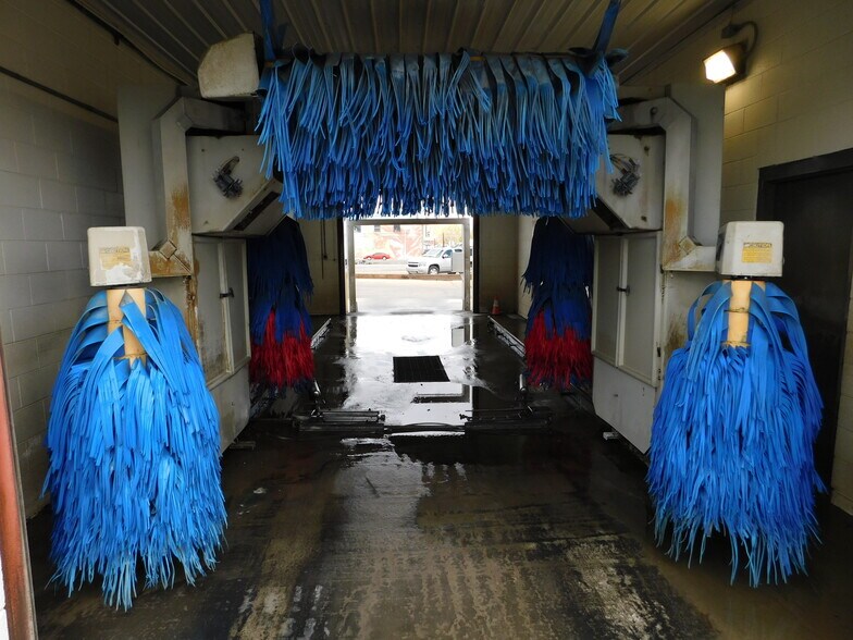 Primary Photo Of 6 S Main St, Homedale Carwash For Sale