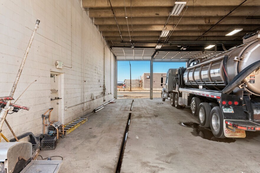 More Photos Of 5050 Ash St, Denver Warehouse For Sale