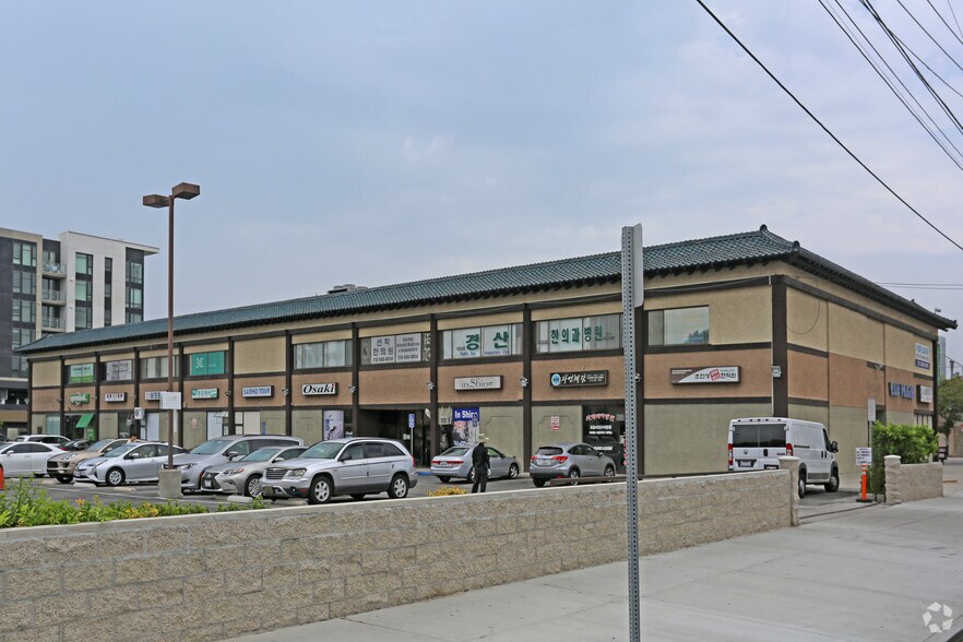 More Photos Of 3030 W Olympic Blvd, Los Angeles Storefront Retail Office For Lease