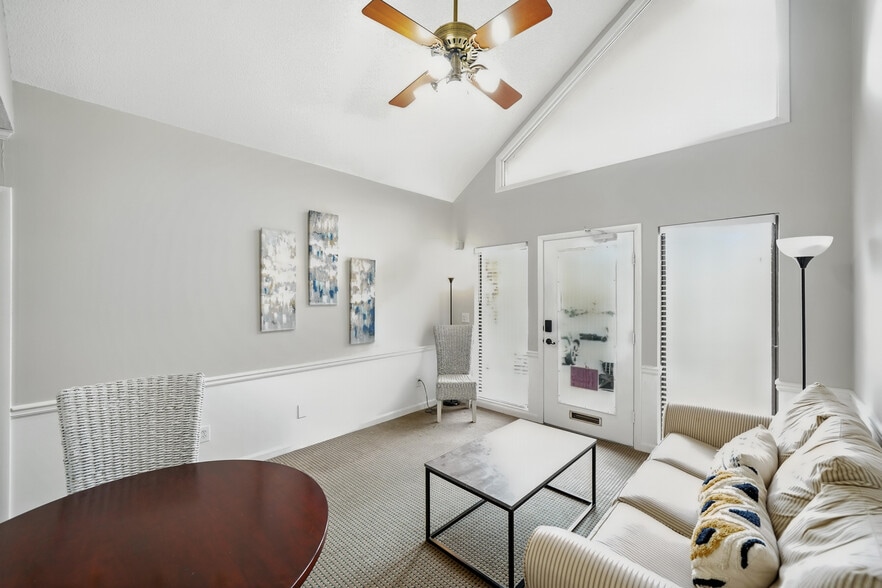 More Photos Of 11285 Elkins Rd, Roswell Office Residential For Sale