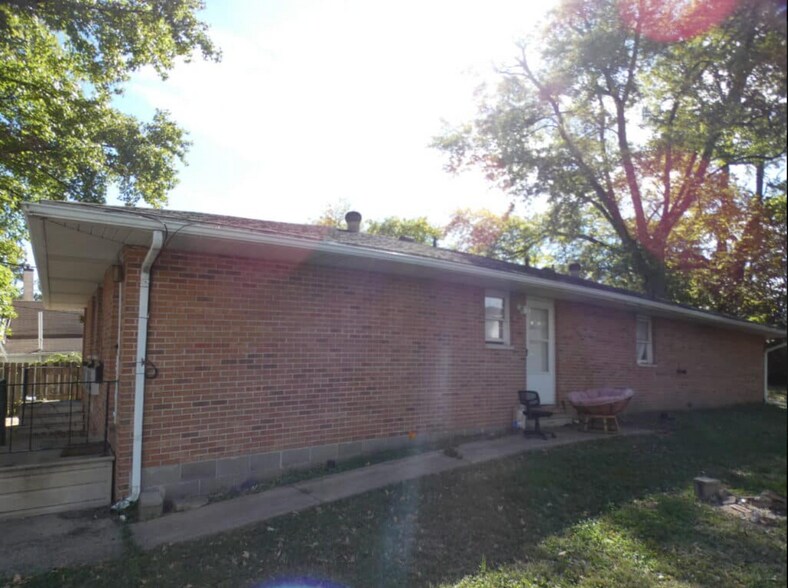 More Photos Of 105 S Washington St, Sparta Apartments For Sale