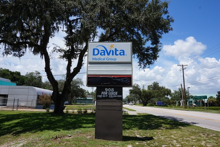 More Photos Of 908 S Parsons Ave, Brandon Medical For Lease