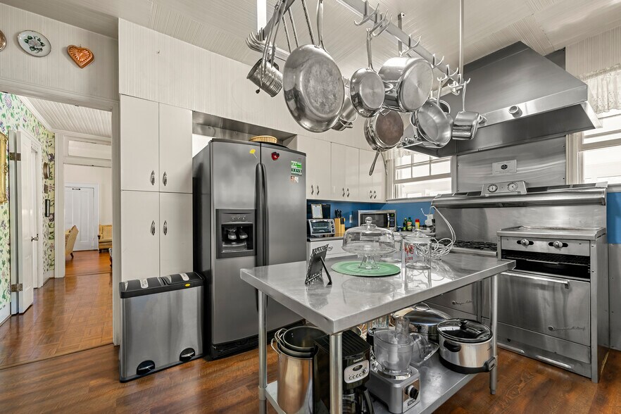 More Photos Of 132 E College St, Griffin Hospitality For Sale