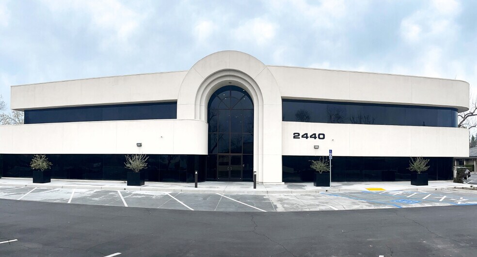 Primary Photo Of 2440 W Shaw Ave, Fresno Office For Lease