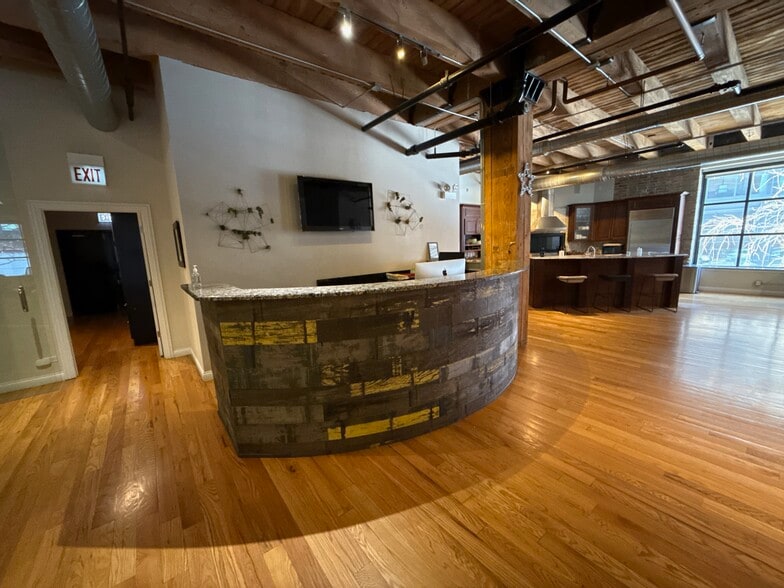 More Photos Of 106 N Aberdeen St, Chicago Office Residential For Sale