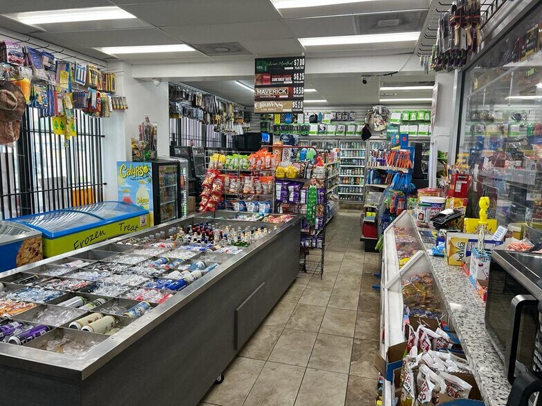 More Photos Of 1217 Uvalde Rd, Houston Service Station For Sale