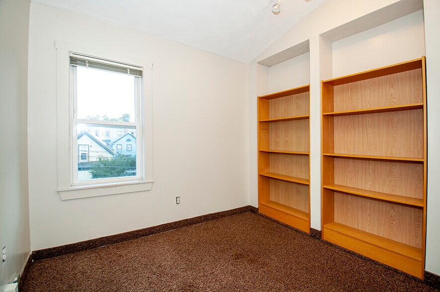 More Photos Of 4 Davis Ct, Brookline Loft Creative Space For Sale