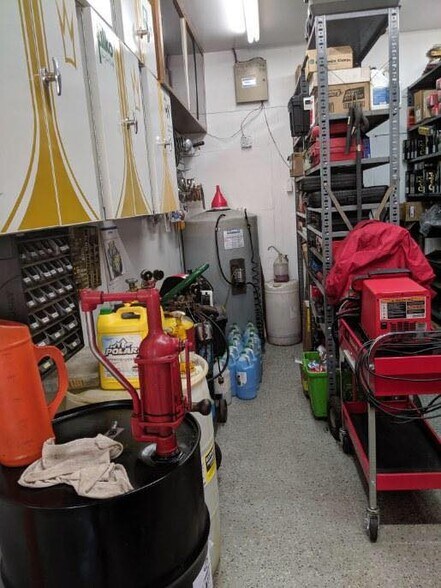 More Photos Of 3880 Industrial Ave, Rolling Meadows Auto Repair For Sale
