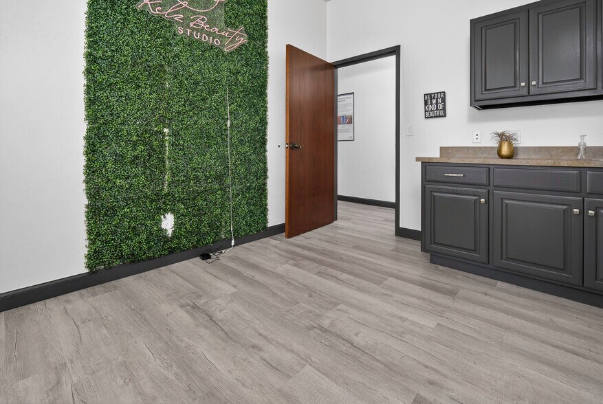 More Photos Of 9433 N Kelley Ave, Oklahoma City Office For Sale