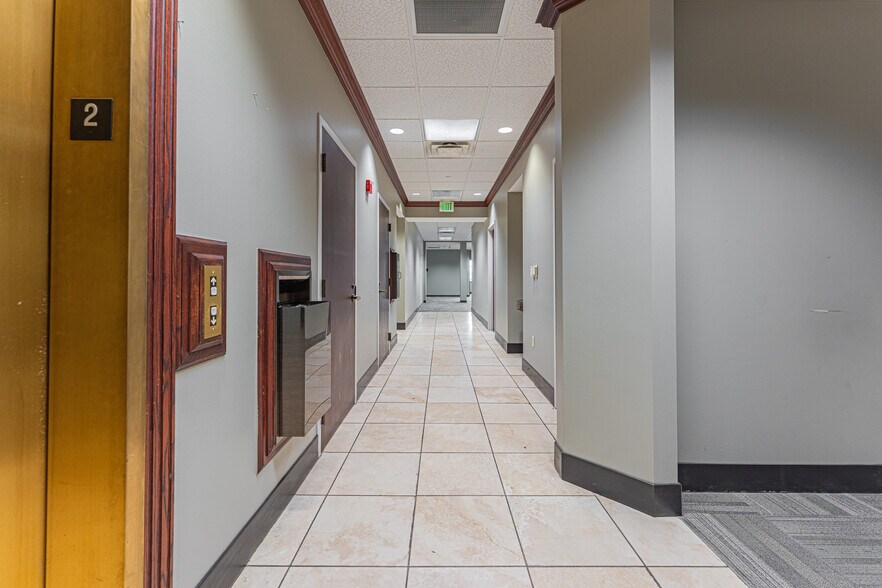 More Photos Of 3550 W Robinson St, Norman Bank For Lease