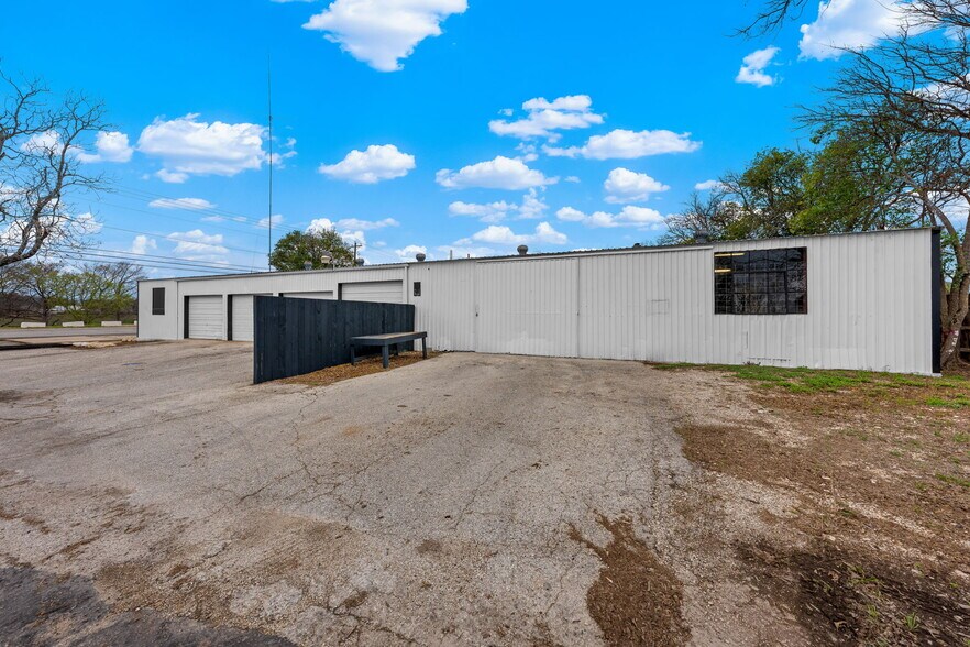 More Photos Of 2610 Memorial Blvd, Kerrville Industrial For Sale