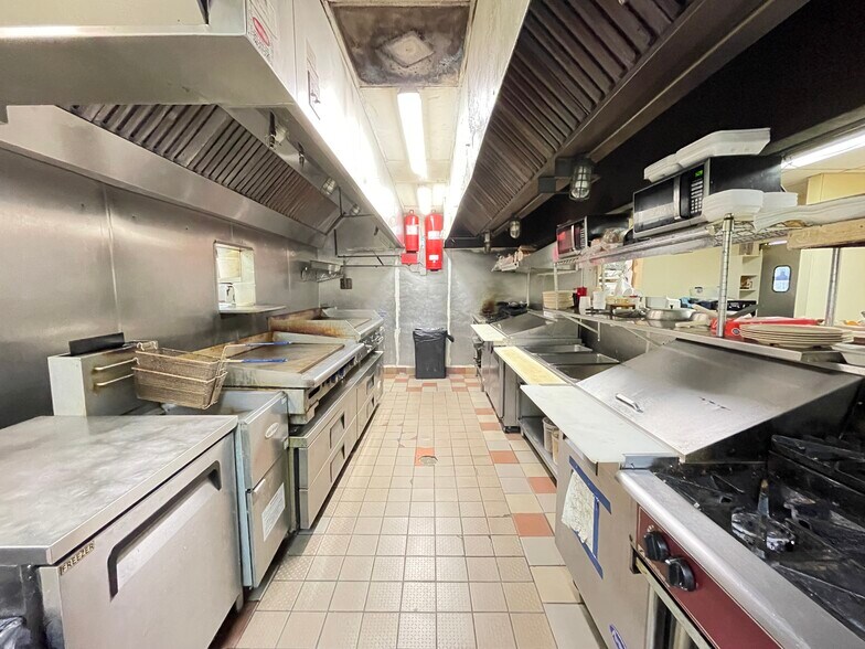 More Photos Of 3483 SW Williston Rd, Gainesville Restaurant For Sale