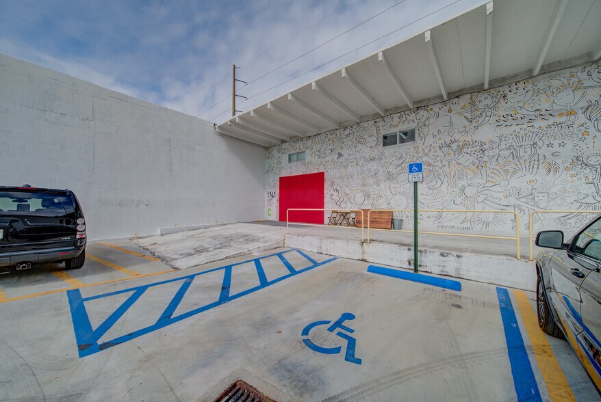 More Photos Of 1341 NW 22nd St, Miami Warehouse For Lease