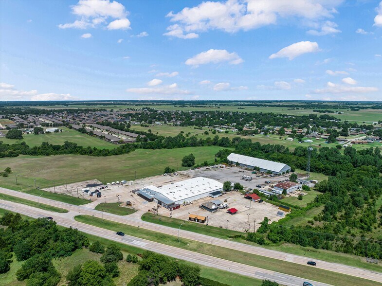 More Photos Of 1515 E Main St, Yukon Industrial For Sale