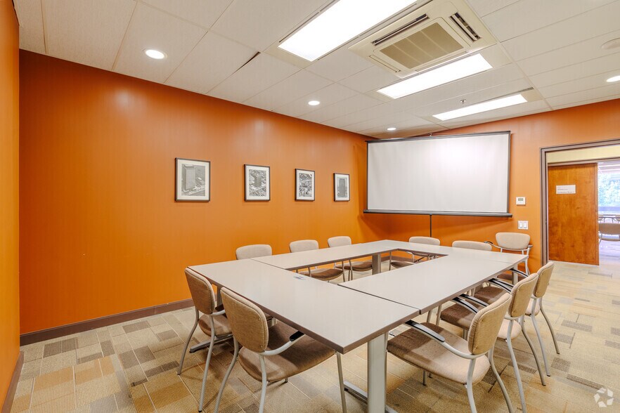 More Photos Of 120 King St W, Hamilton Office For Lease