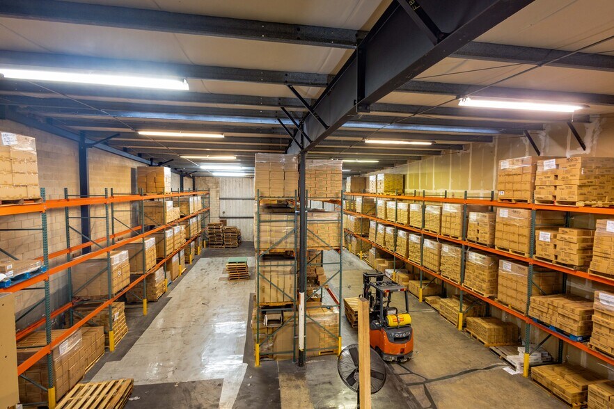 More Photos Of 99-1342 Koaha Pl, Honolulu Warehouse For Sale