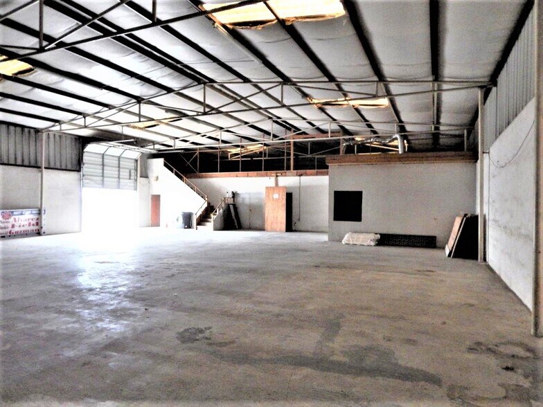 More Photos Of 3700 N Stewart Rd, Mission Warehouse For Lease
