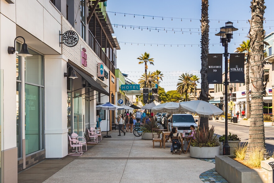 More Photos Of 120 - 180 5th St, Huntington Beach Storefront For Lease