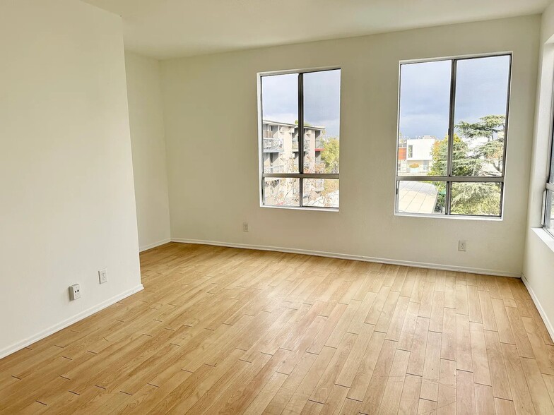 More Photos Of 884 Palm Ave, West Hollywood Apartments For Sale