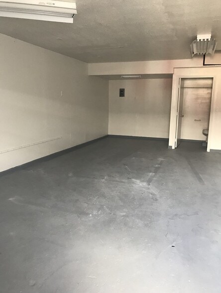 More Photos Of 5790 Rodman St, Hollywood Warehouse For Lease