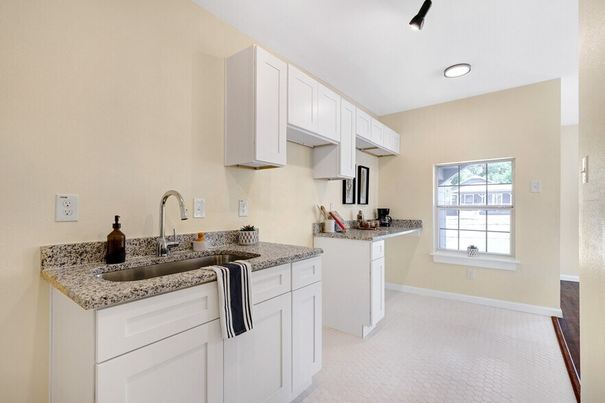 More Photos Of 834 W Russell Pl, San Antonio Apartments For Sale