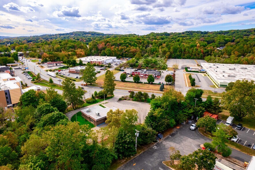 More Photos Of 16 Green Pond Rd, Rockaway General Retail For Sale